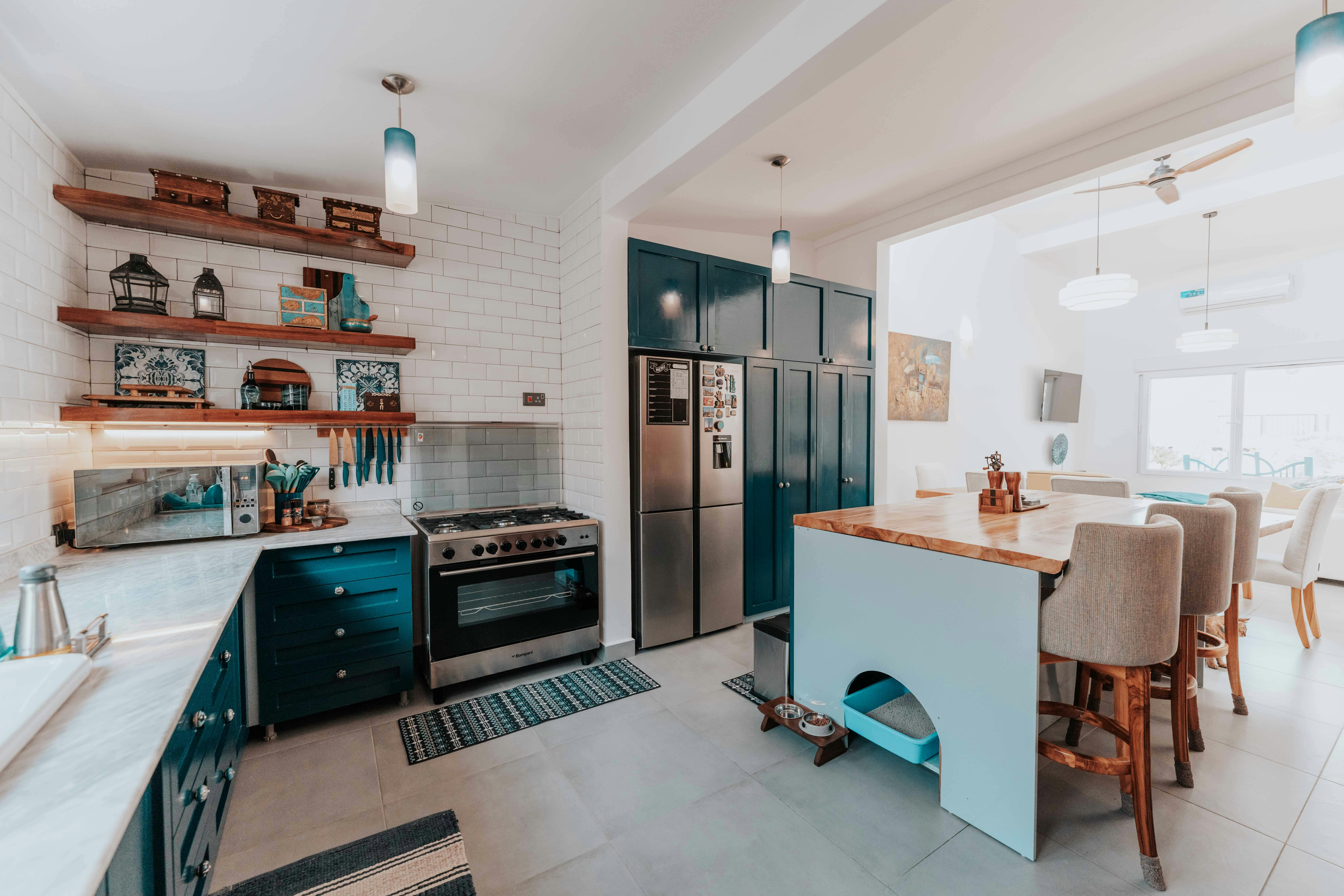 Kitchen & Dining